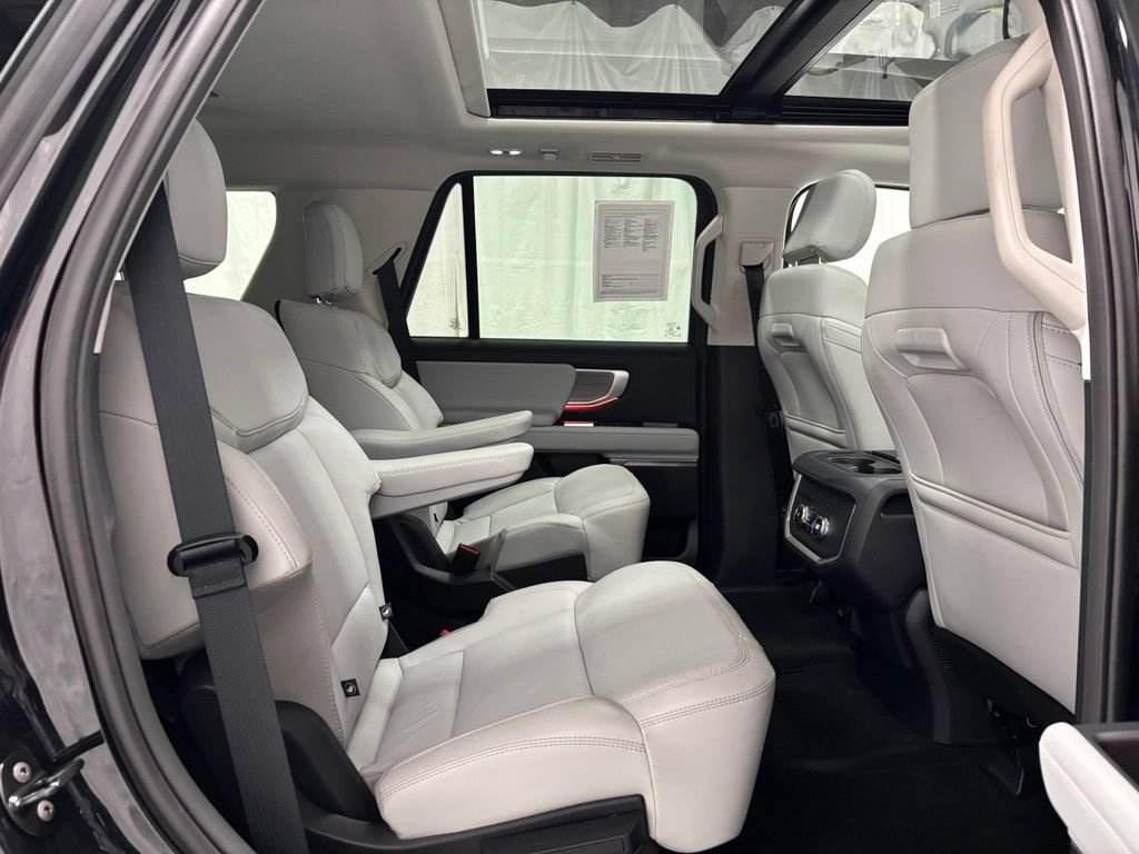 Used 2025 Ford Expedition Platinum AWD/4WD image 55