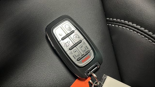 New 2026 Chrysler Pacifica Select image 32