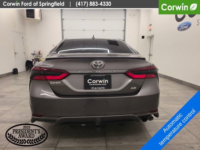 Used 2022 Toyota Camry SE image 4