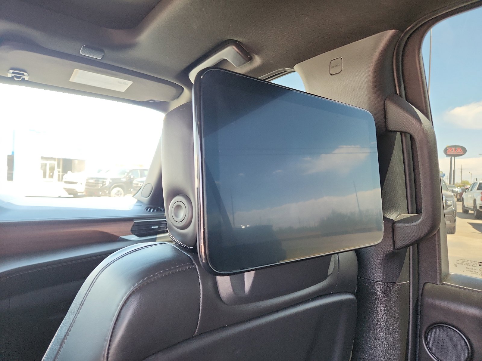 Used 2023 GMC Yukon XL Denali Ultimate image 14