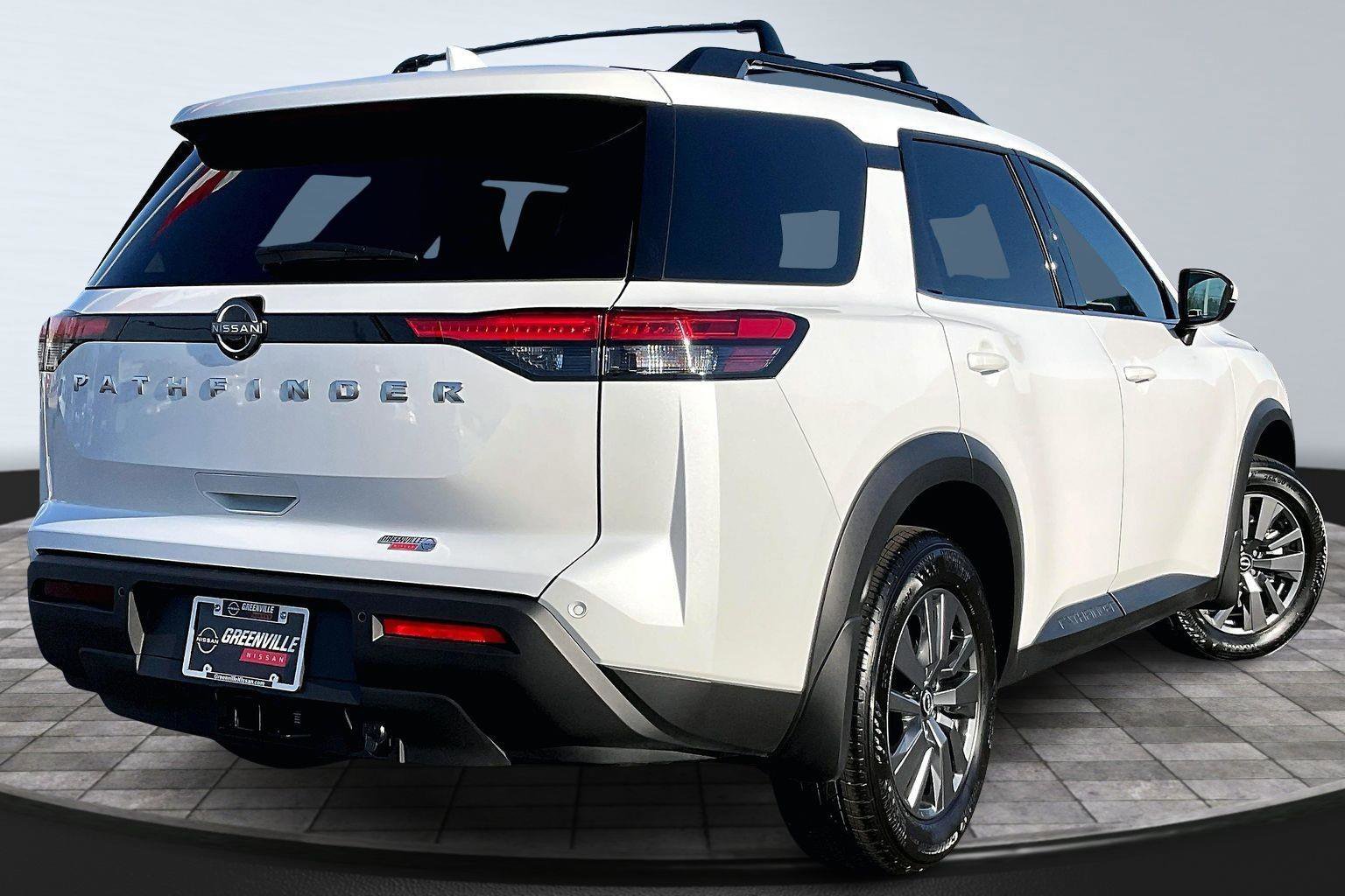 Used 2025 Nissan Pathfinder SV w/ SV Premium Package image 13