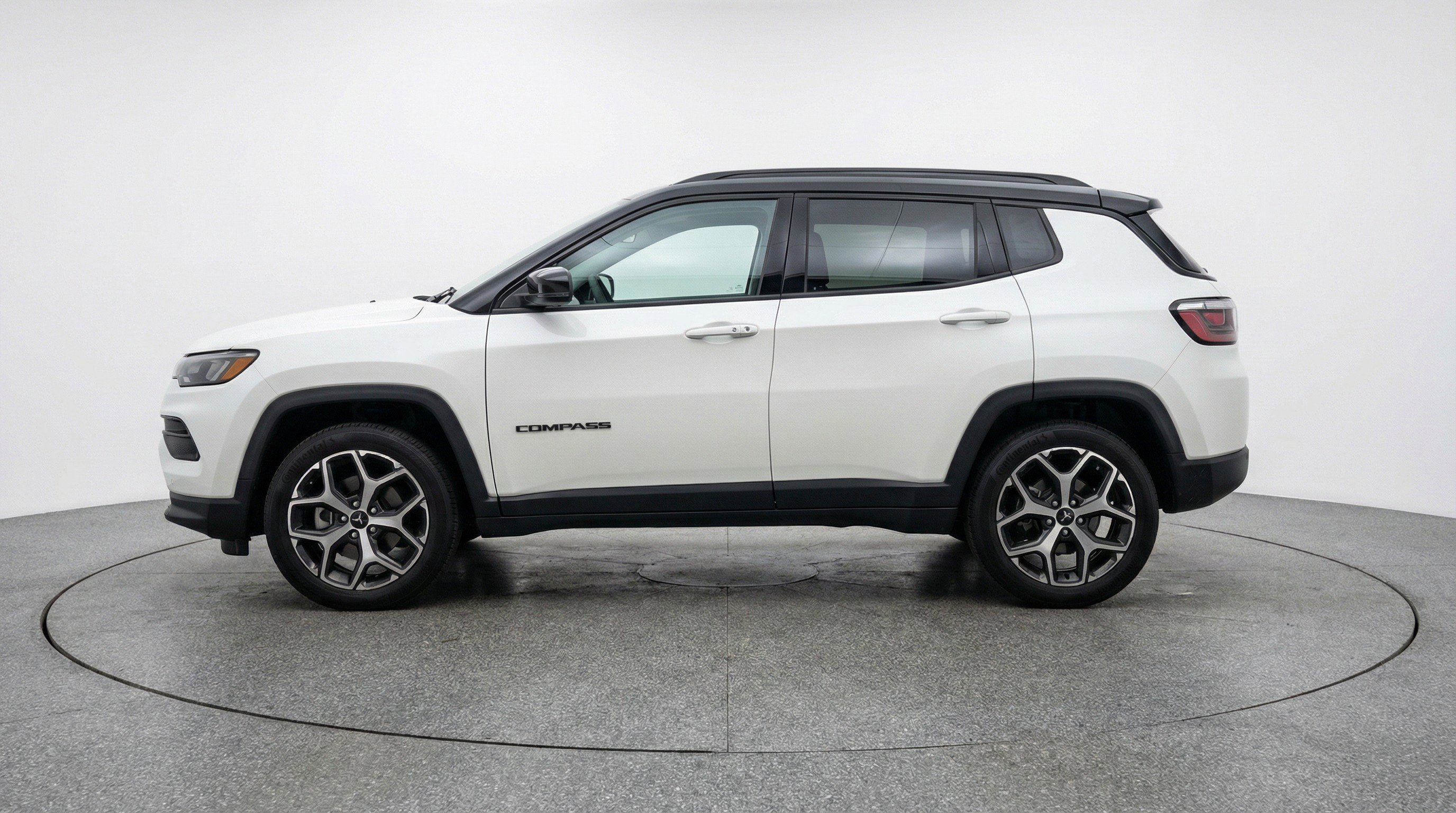 Used 2025 Jeep Compass Limited image 5