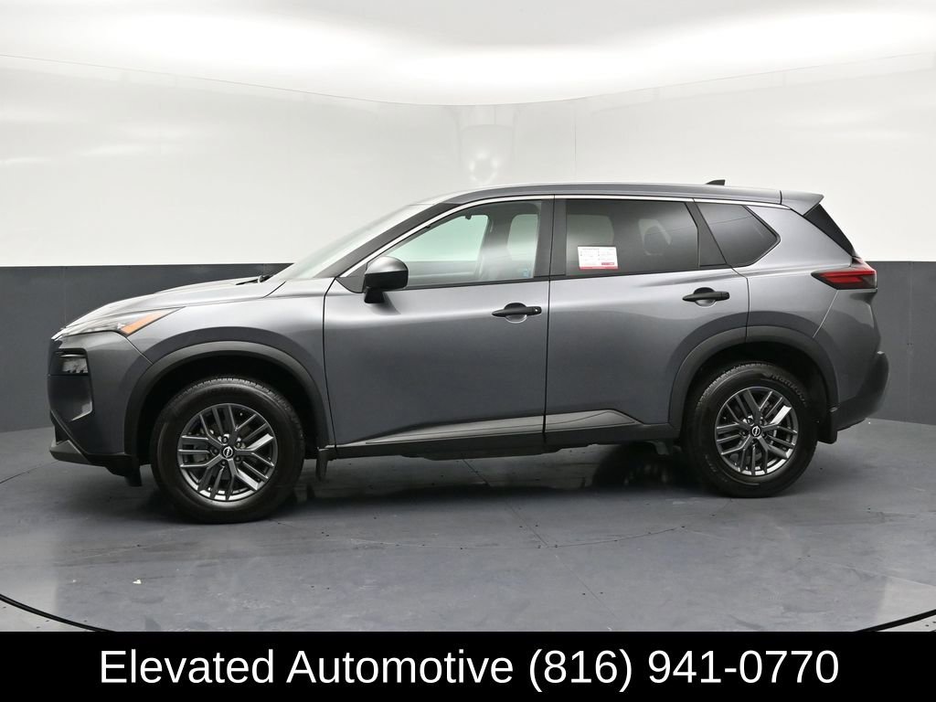Used 2022 Nissan Rogue S image 2