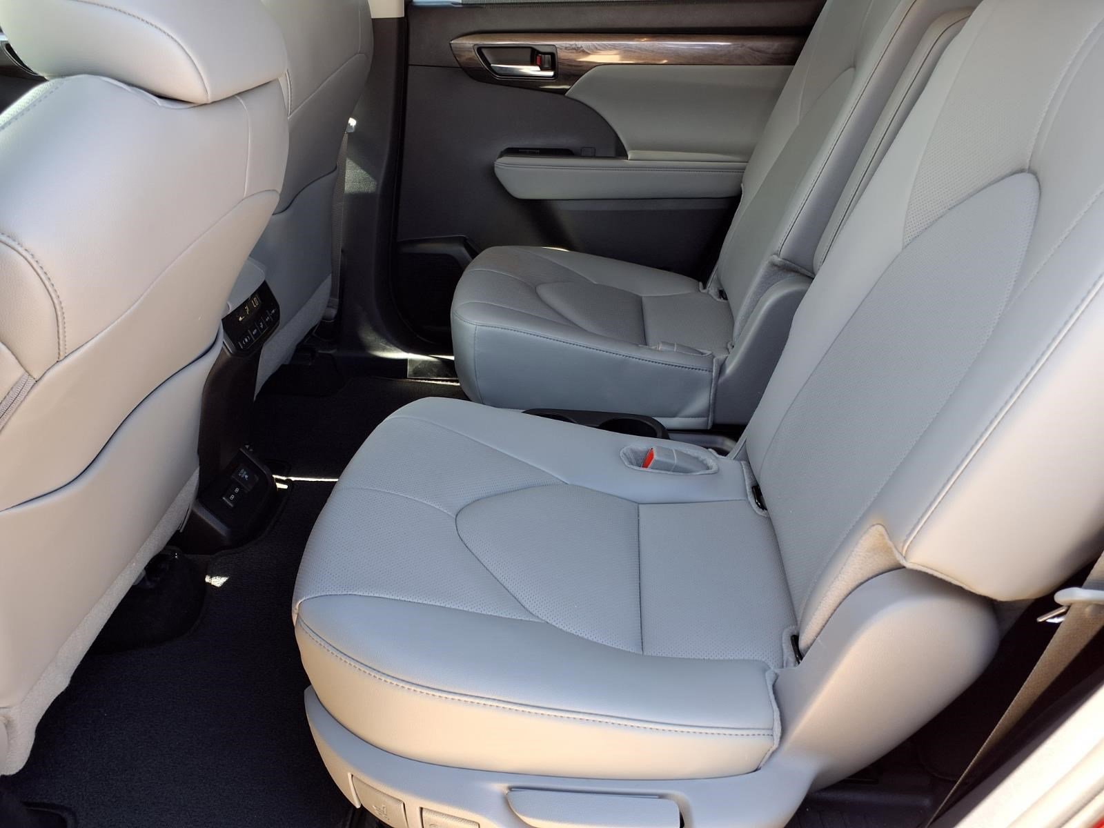 New 2026 Toyota Highlander Limited AWD/4WD image 9