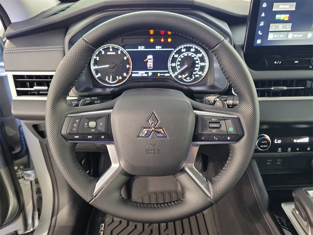 New 2025 Mitsubishi Outlander SE image 17