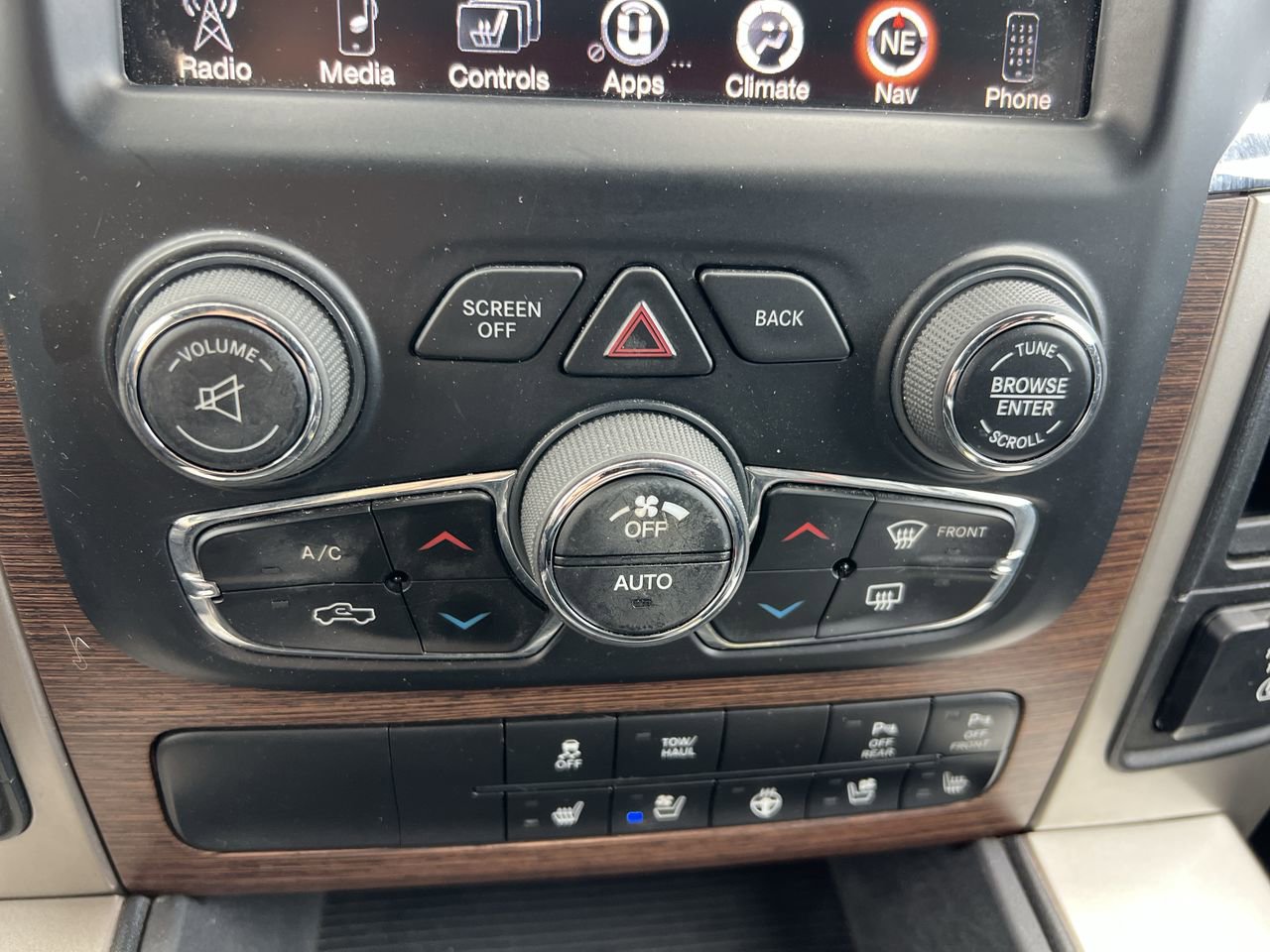 Used 2017 RAM 1500 Laramie w/ Convenience Group AWD/4WD image 29