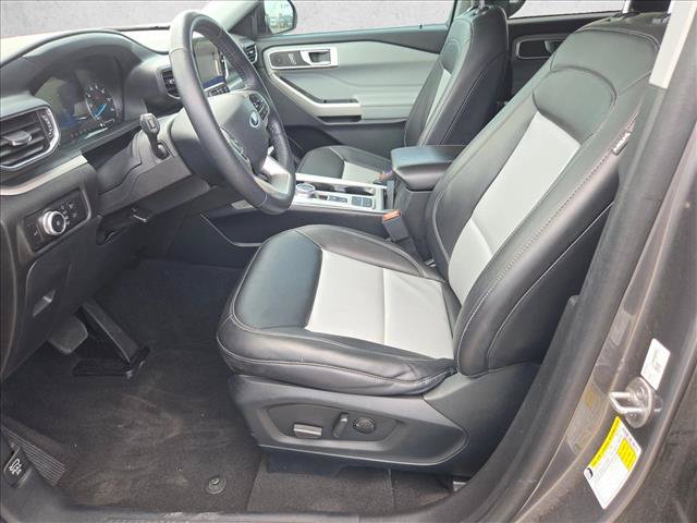Used 2023 Ford Explorer XLT w/ Equipment Group 202A RWD image 16