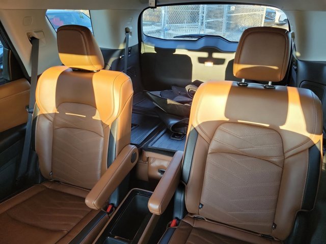 Used 2023 Nissan Pathfinder Platinum image 10