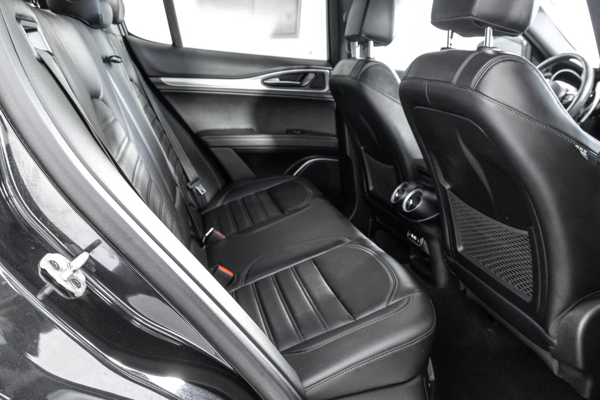 Used 2023 Alfa Romeo Stelvio Veloce AWD/4WD image 41