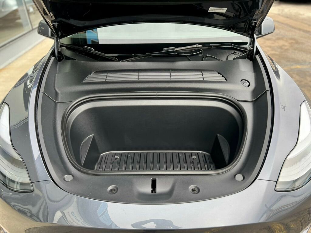 Used 2023 Tesla Model Y Performance image 10