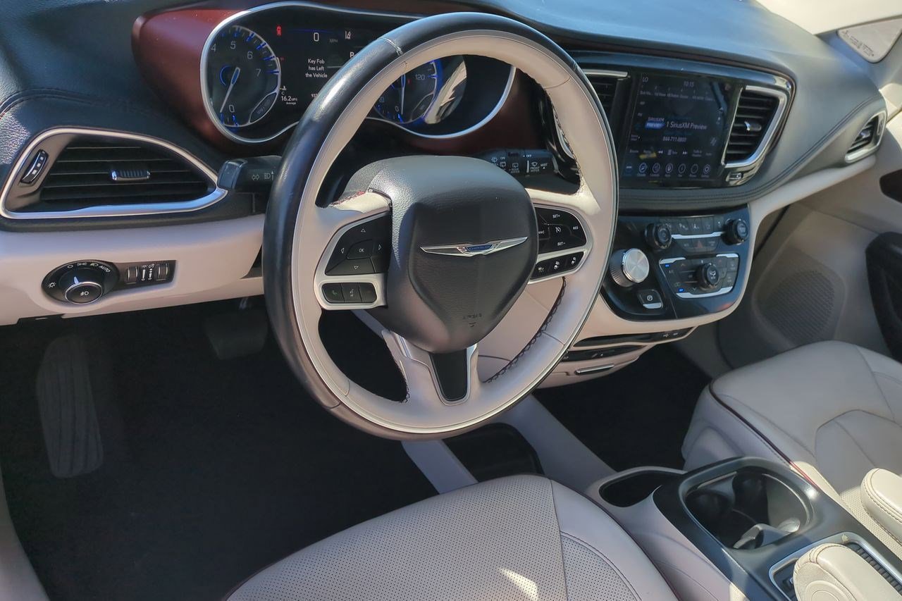 Used 2020 Chrysler Pacifica Limited w/ Tire & Wheel Group image 10