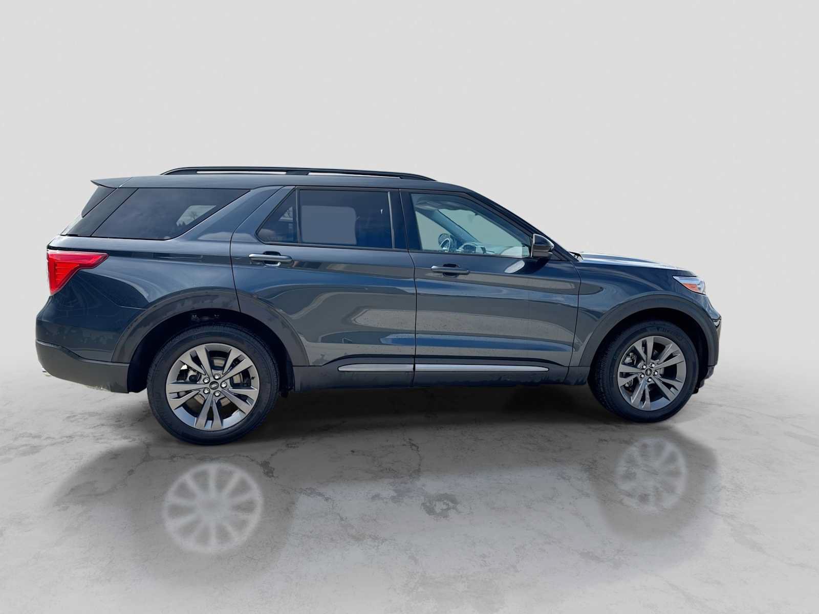 Used 2024 Ford Explorer XLT w/ Equipment Group 202A AWD/4WD image 7