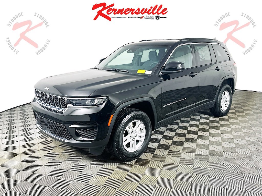 Used 2024 Jeep Grand Cherokee Laredo w/ Luxury Tech Group I image 3