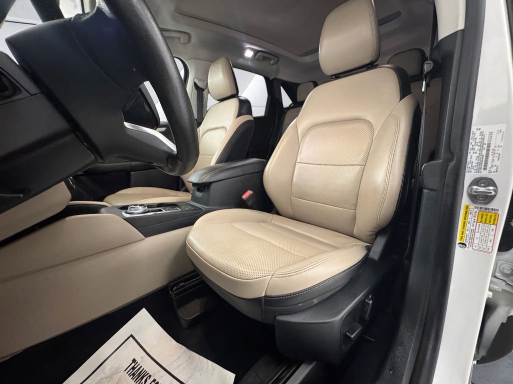 Used 2021 Ford Escape SEL w/ Technology Package image 8