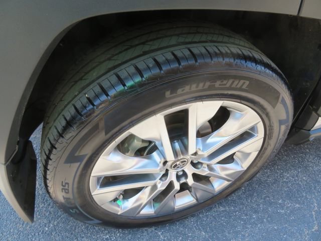 Used 2021 Toyota RAV4 XLE Premium image 11