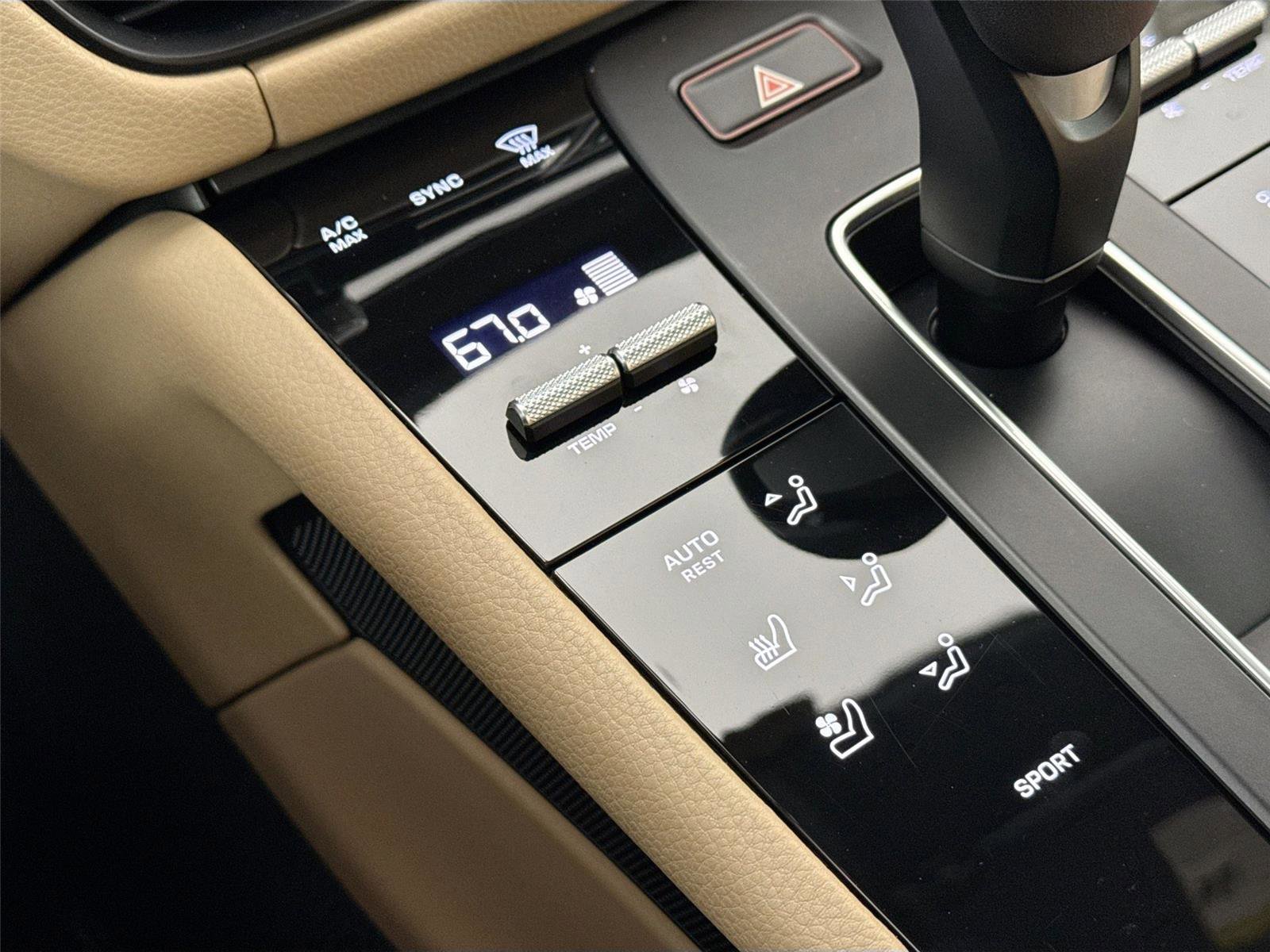 Used 2024 Porsche Macan T w/ Premium Plus Package image 24