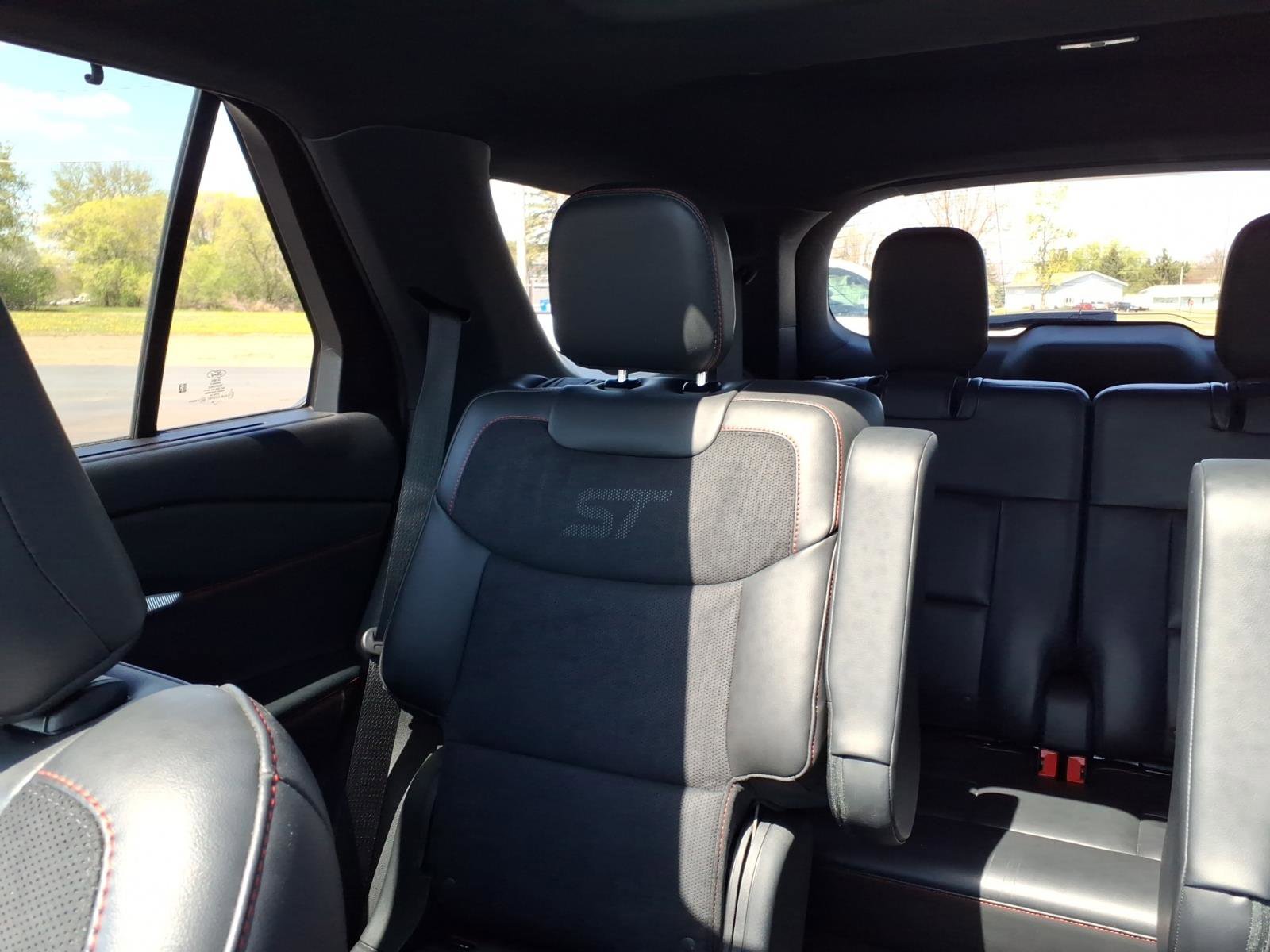 Used 2025 Ford Explorer ST AWD/4WD image 13