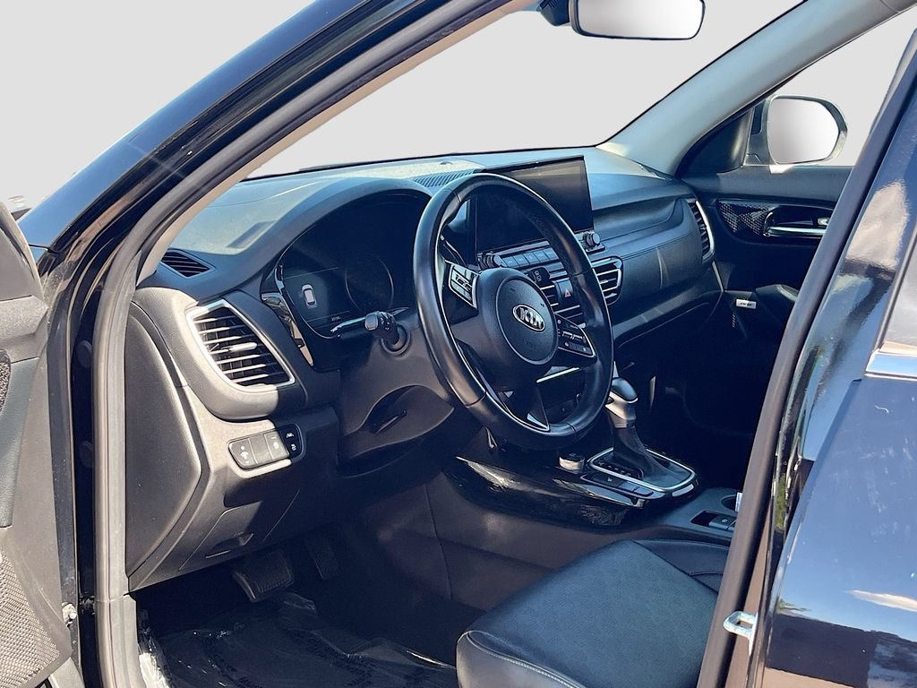 Used 2021 Kia Seltos SX w/ SX Sunroof Package AWD/4WD image 9