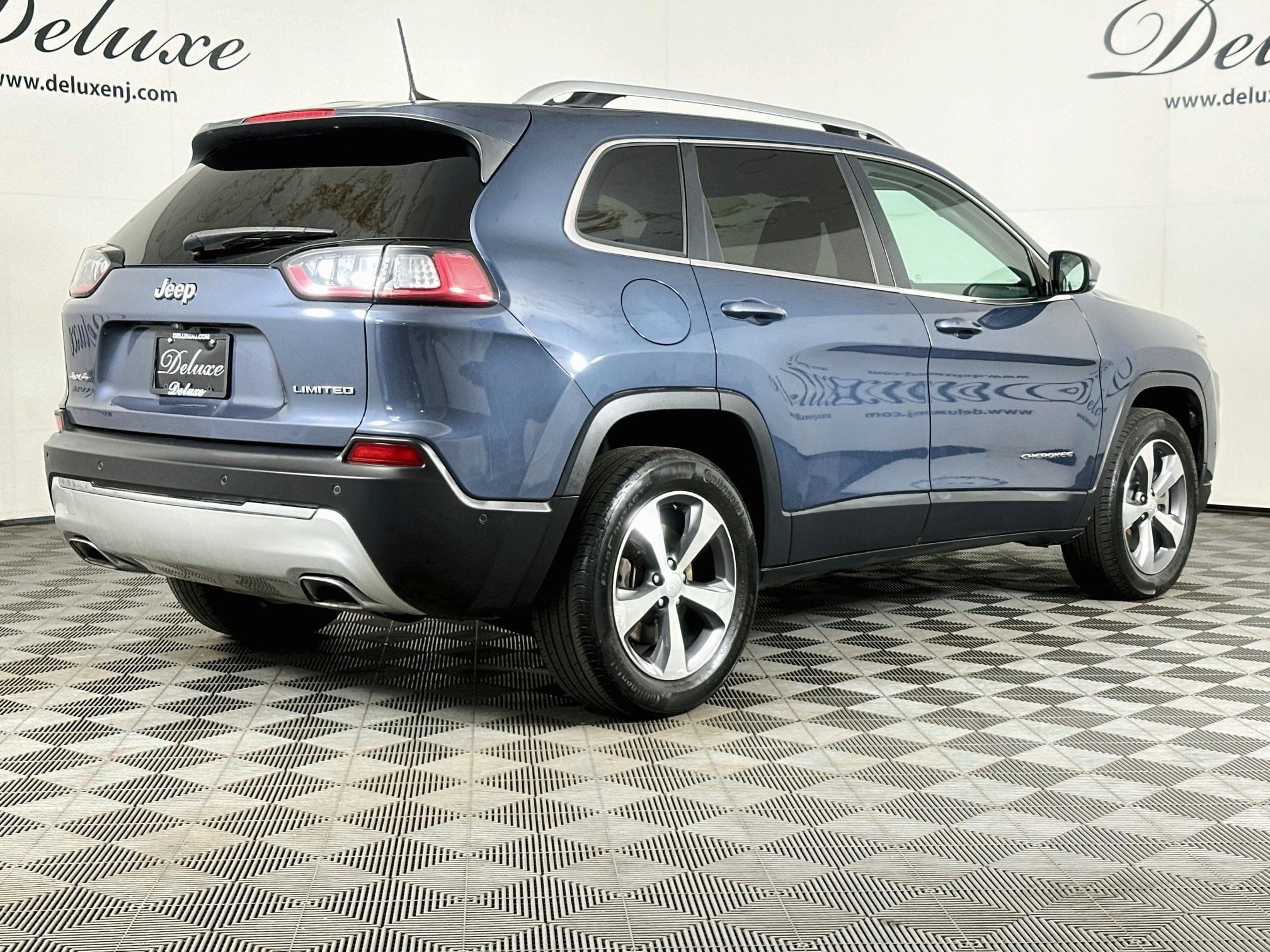 Used 2021 Jeep Cherokee Limited w/ Elite Package AWD/4WD image 6
