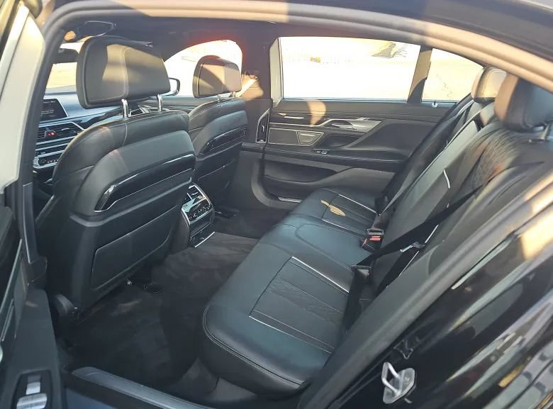 Used 2017 BMW 750i xDrive AWD/4WD image 4