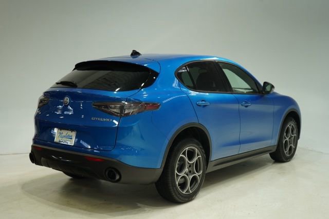 New 2025 Alfa Romeo Stelvio Sprint image 7