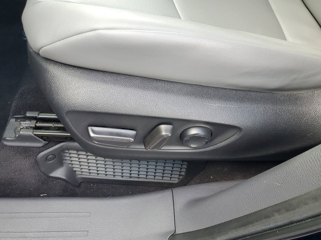 Used 2022 Toyota Sienna XLE image 27