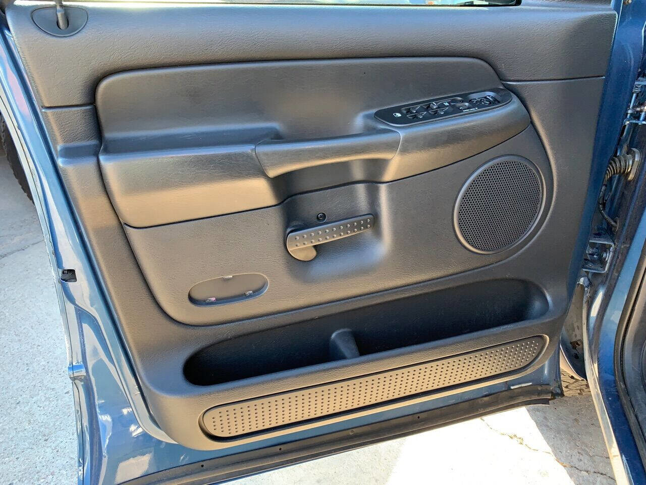 Used 2003 Dodge Ram 2500 Truck SLT image 36