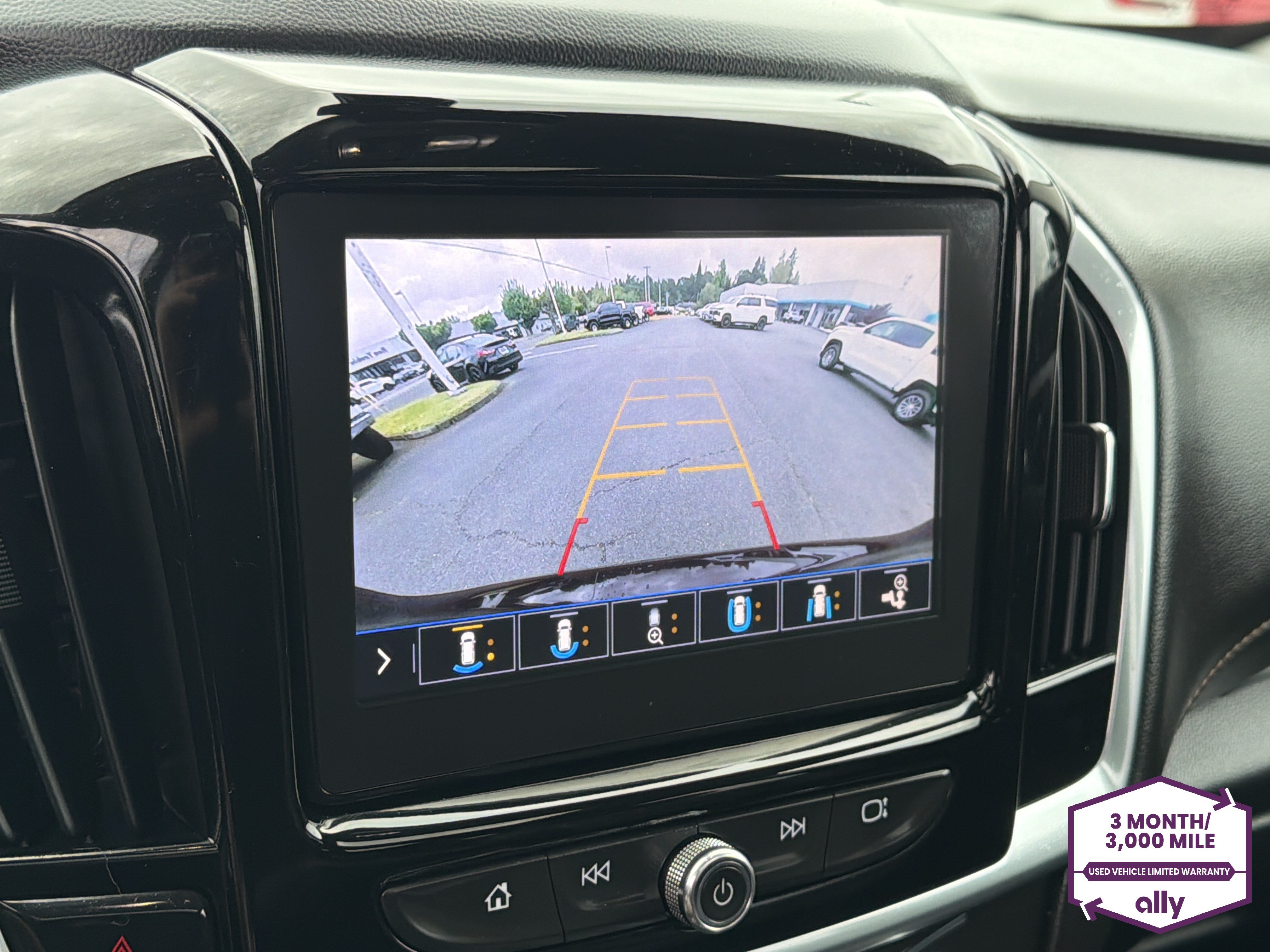 Used 2020 Chevrolet Traverse LT w/ LPO, Midnight Edition AWD/4WD image 23