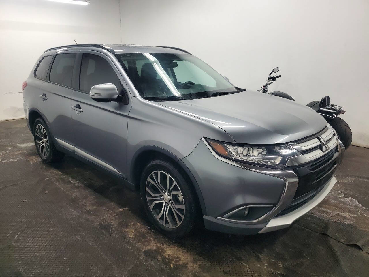 Used 2016 Mitsubishi Outlander SE FWD image 3