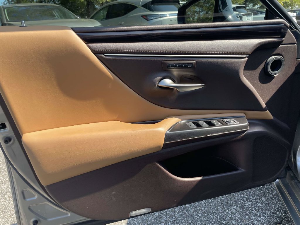 Used 2019 Lexus ES 350 w/ Accessory Package 2 FWD image 16