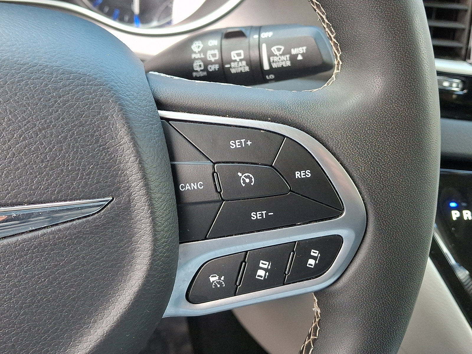 Used 2023 Chrysler Pacifica Touring-L image 22