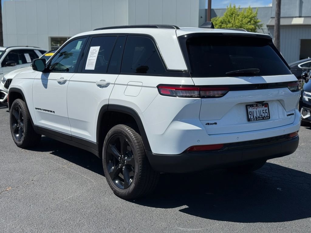 Used 2025 Jeep Grand Cherokee Limited w/ Black Appearance Package AWD/4WD image 7