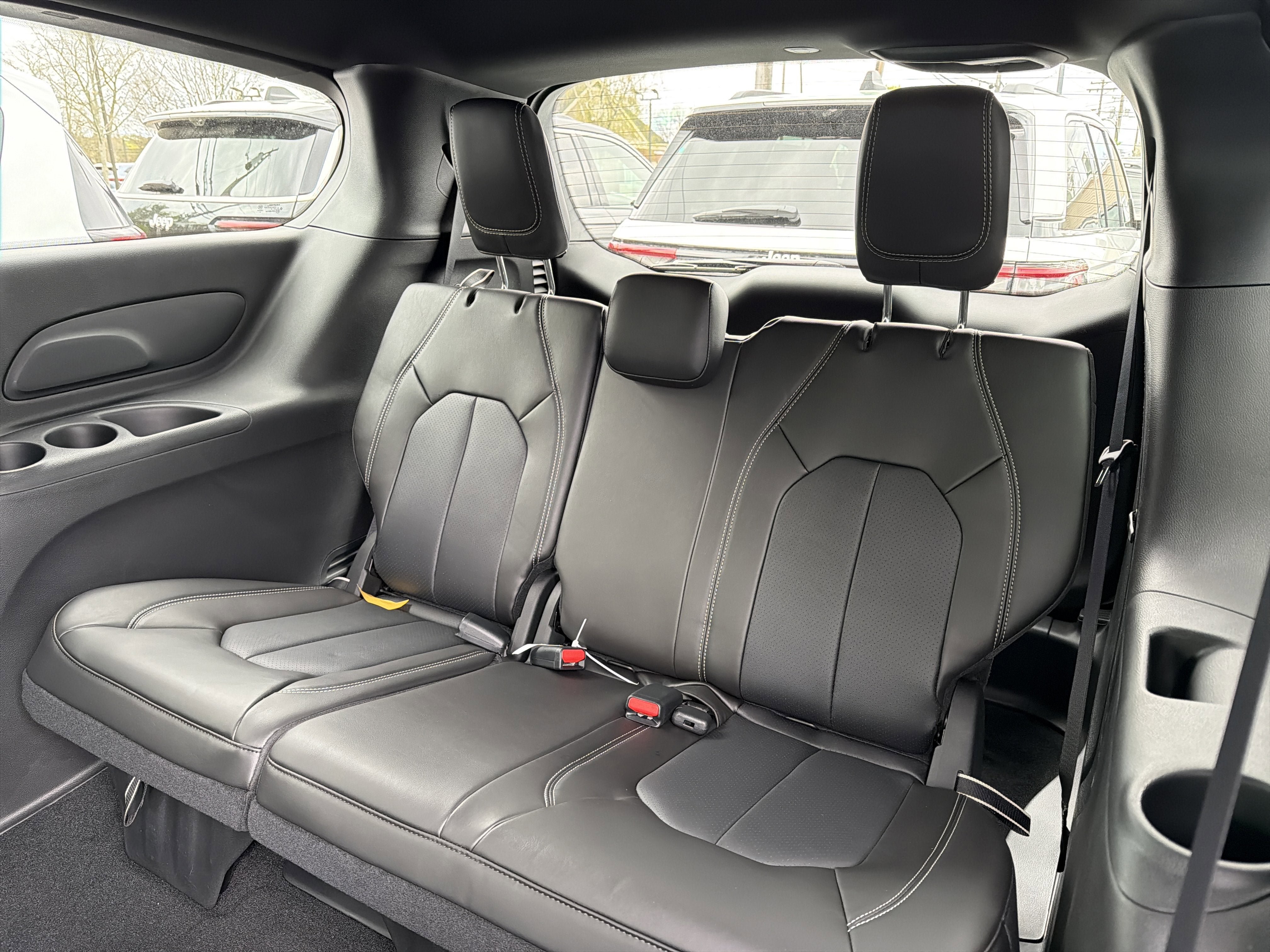 New 2026 Chrysler Pacifica Select AWD/4WD image 26