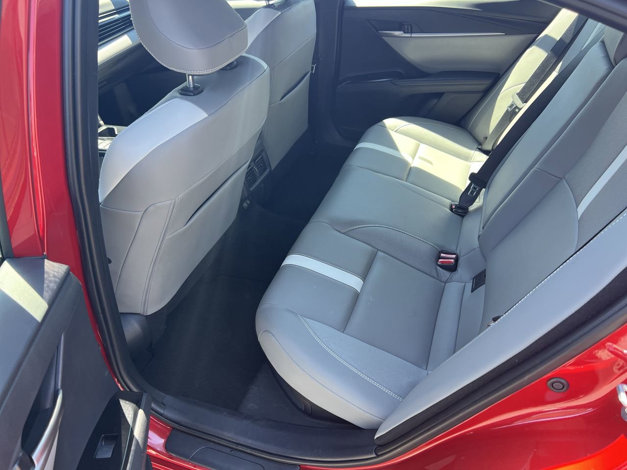 Used 2025 Toyota Camry SE w/ Convenience Package FWD image 32
