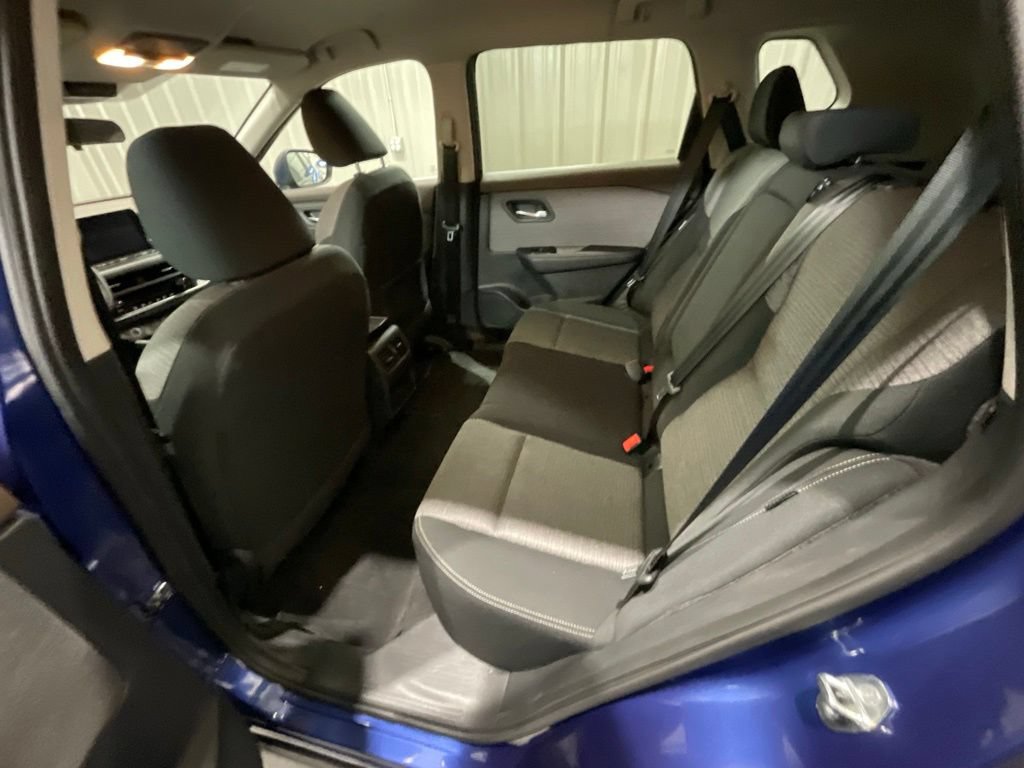 Used 2023 Nissan Rogue SV AWD/4WD image 11
