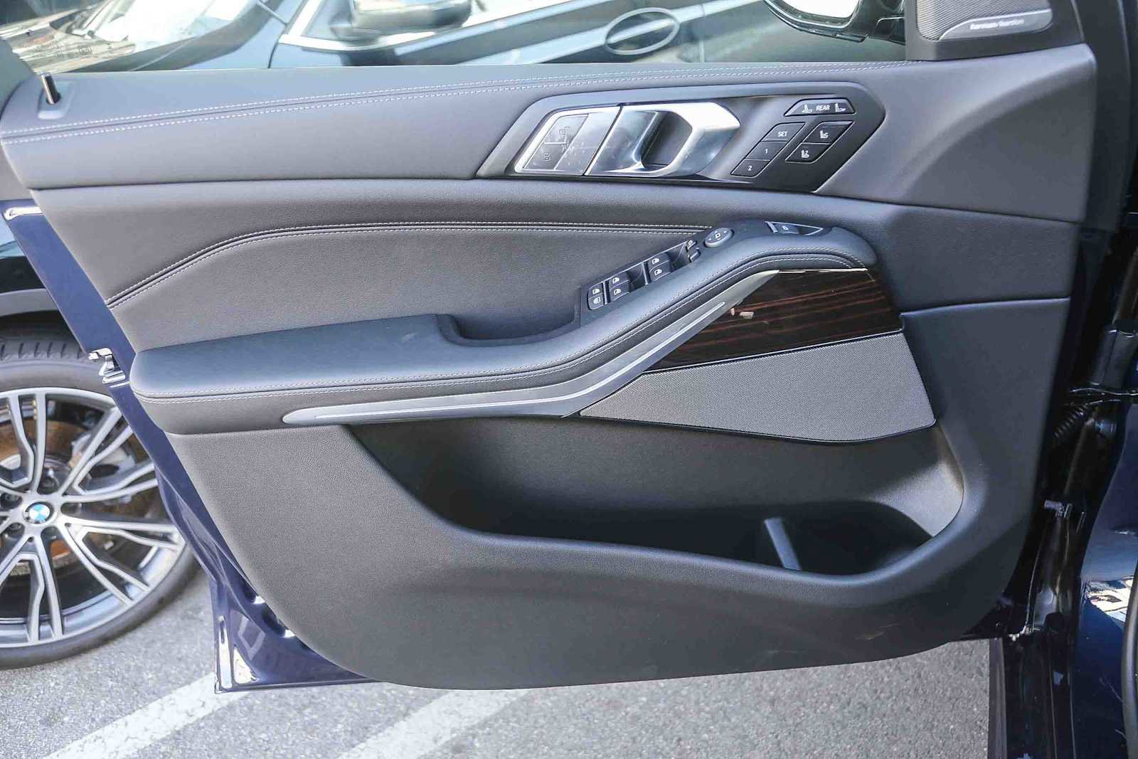 New 2026 BMW X7 M60i image 18