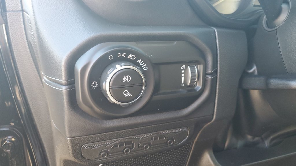 Used 2025 Jeep Gladiator Sport AWD/4WD image 23