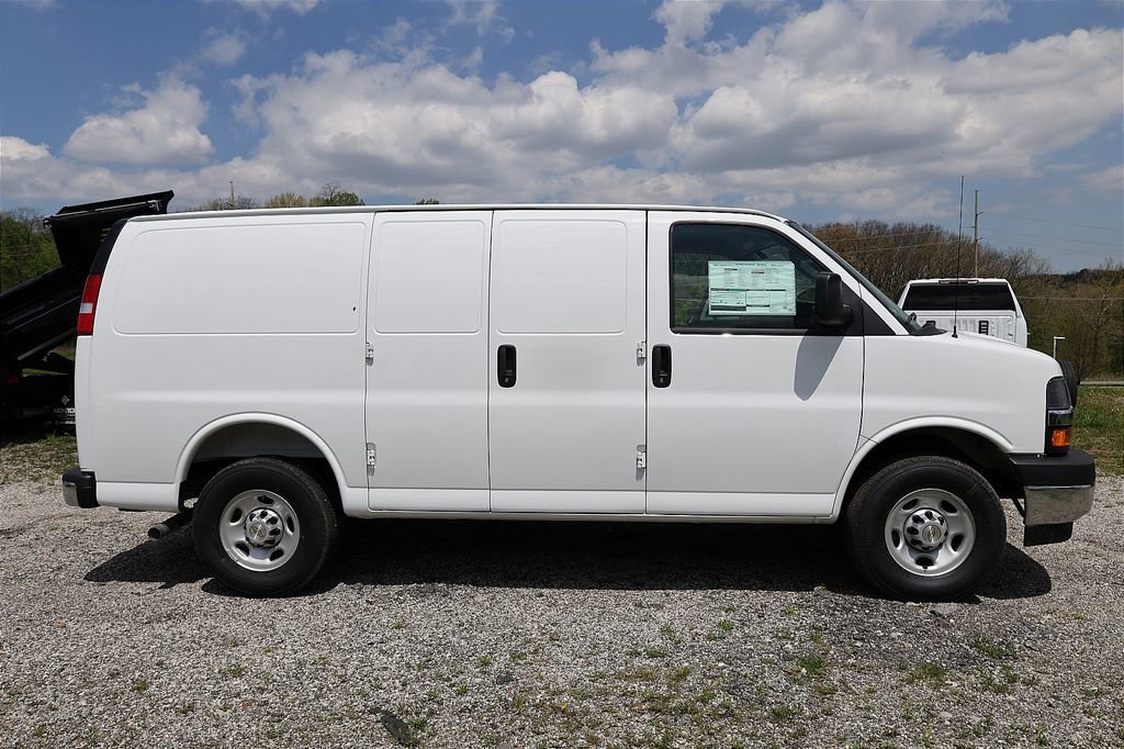New 2026 Chevrolet Express 2500 w/ Driver Convenience Package RWD image 15