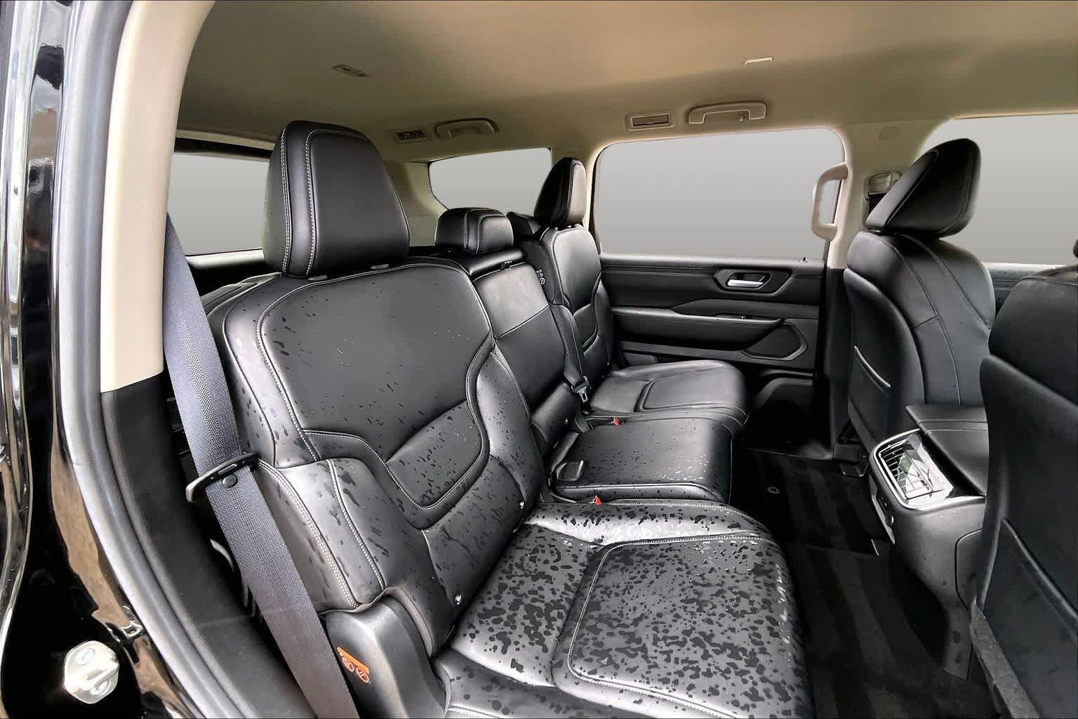 Used 2025 Nissan Armada SV AWD/4WD image 21