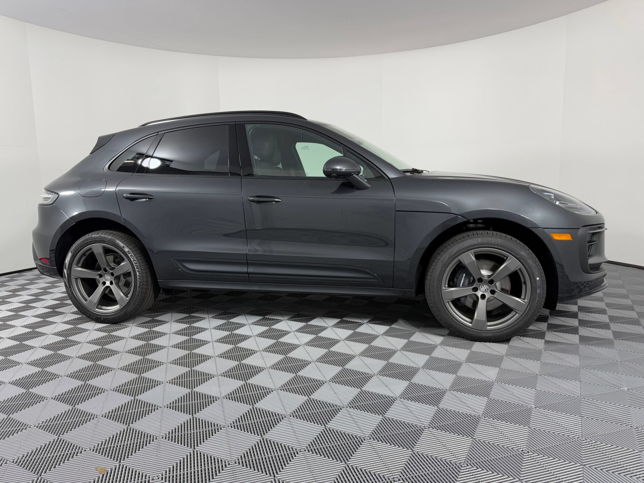 Certified 2026 Porsche Macan AWD/4WD image 8