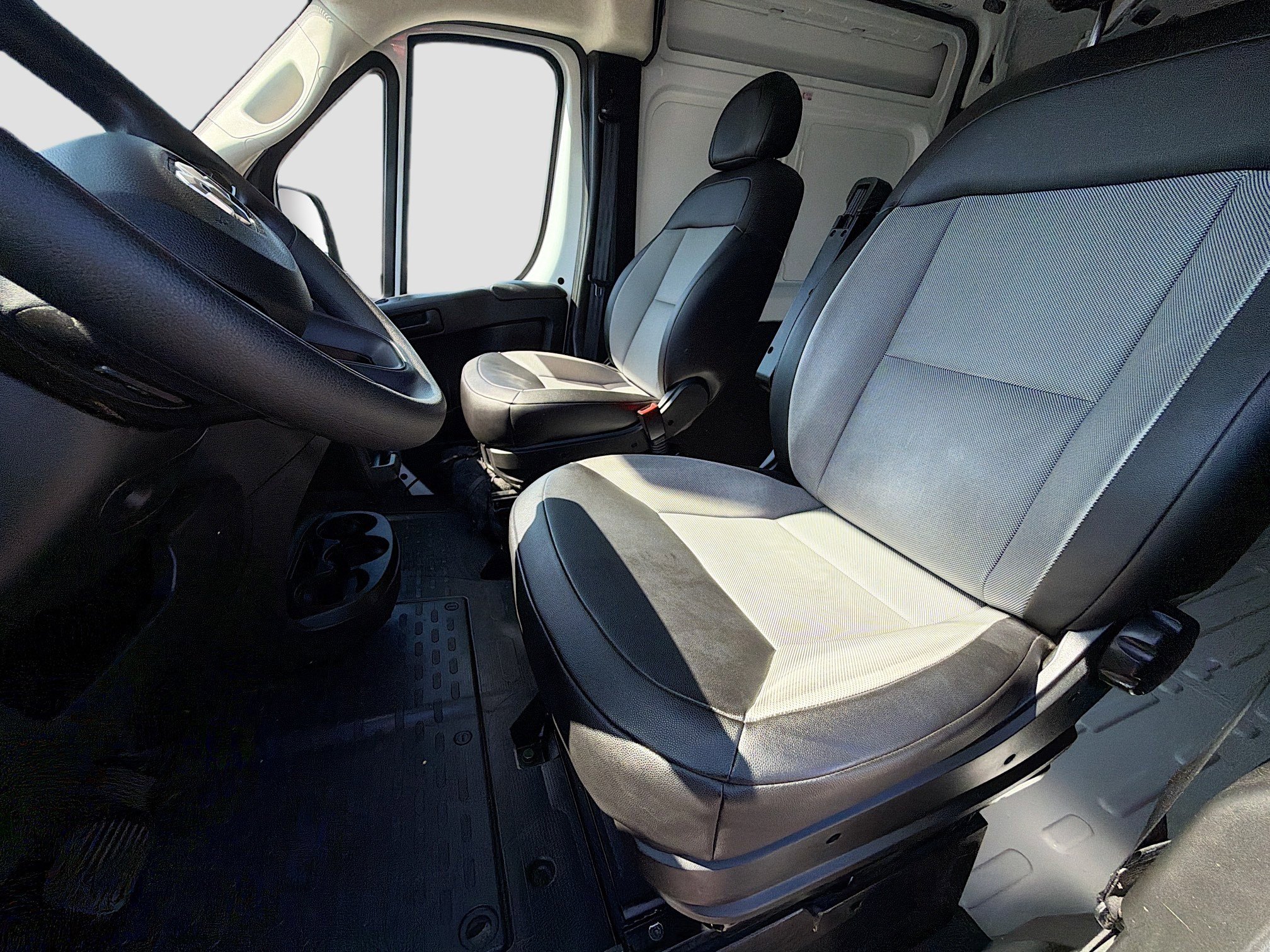 Used 2025 RAM ProMaster 2500 w/ Convenience Group FWD image 10