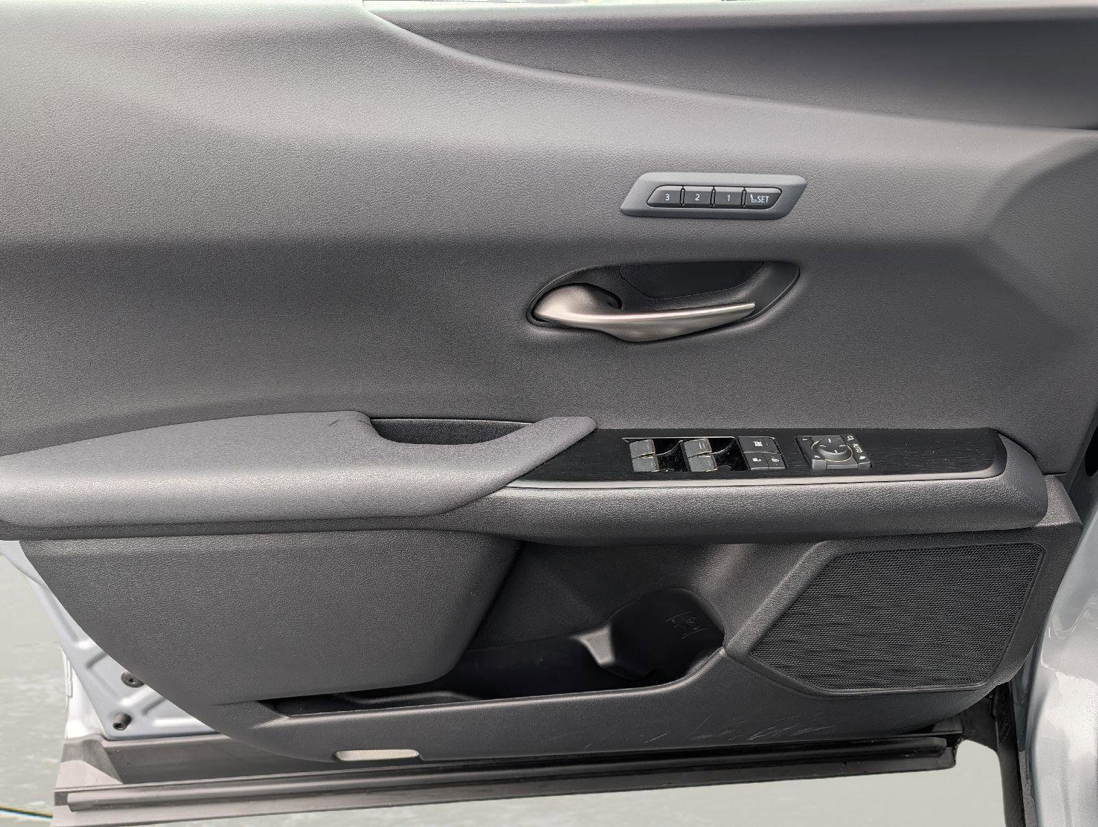 Certified 2023 Lexus UX 250h F Sport image 9