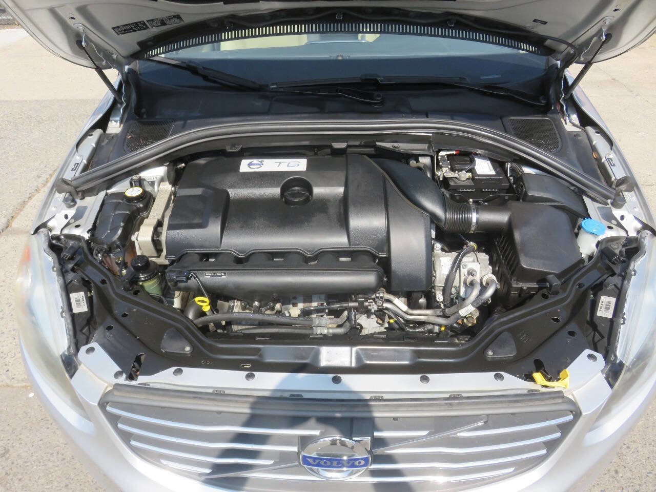 Used 2015 Volvo XC60 T6 Premier Plus image 40