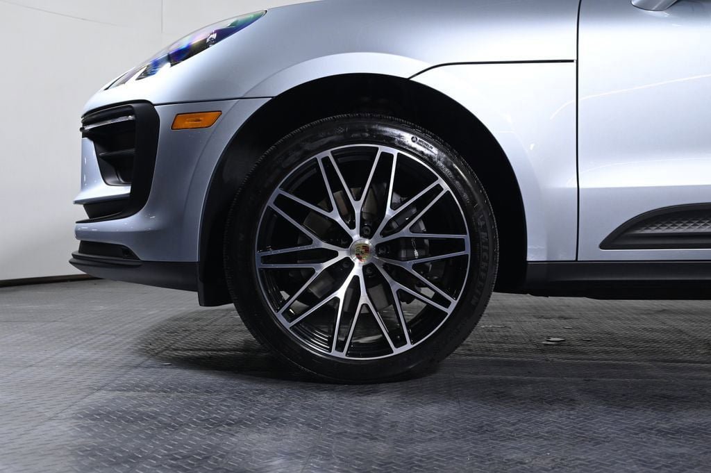 Certified 2026 Porsche Macan AWD/4WD image 28