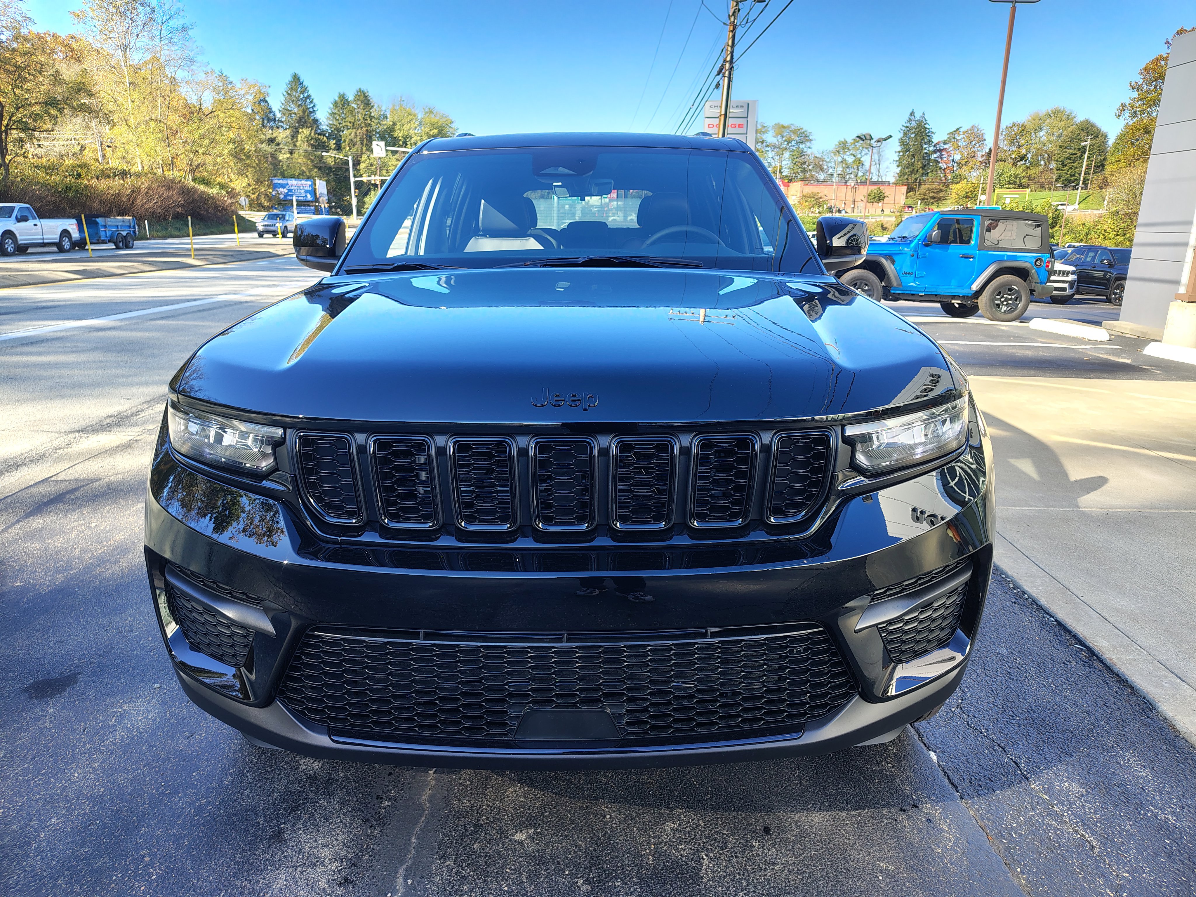 New 2027 Jeep Grand Cherokee Laredo X AWD/4WD image 3