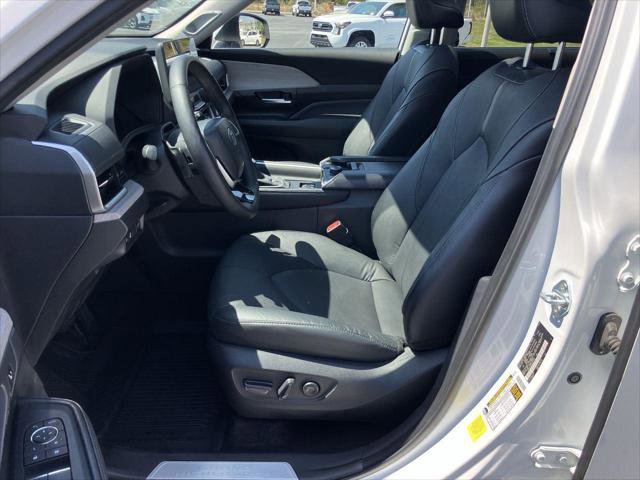 Certified 2024 Toyota Grand Highlander AWD image 15