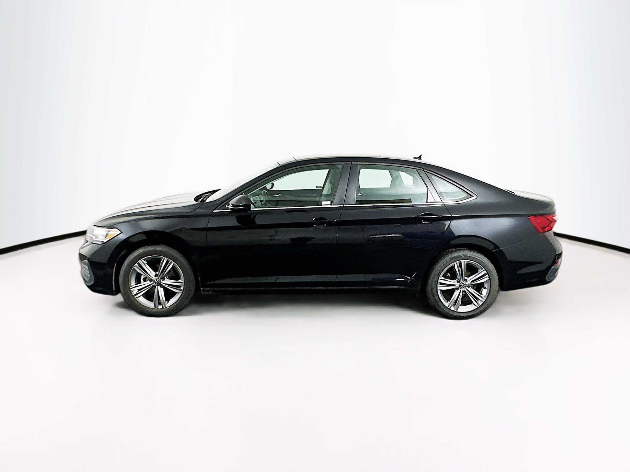 Used 2024 Volkswagen Jetta SE image 4