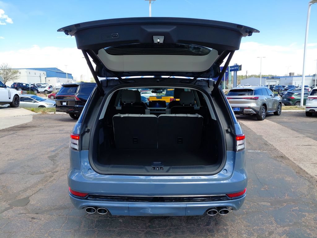 New 2026 Lincoln Aviator AWD w/ Jet Appearance Package image 32
