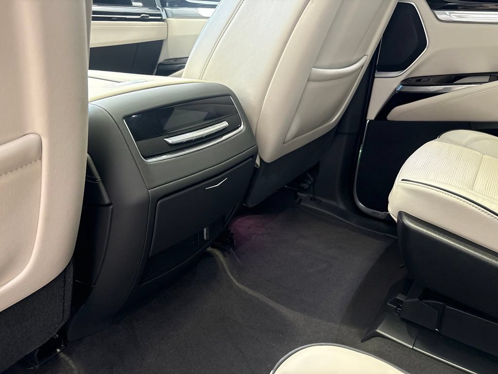 Used 2025 Cadillac Escalade Sport w/ LPO, ONYX Package AWD/4WD image 21