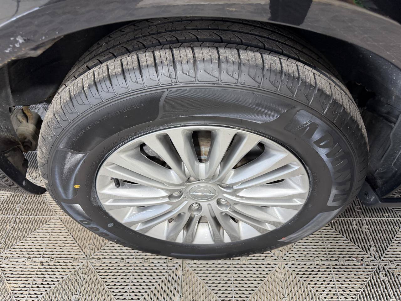 Used 2016 Chrysler Town & Country Touring FWD image 17